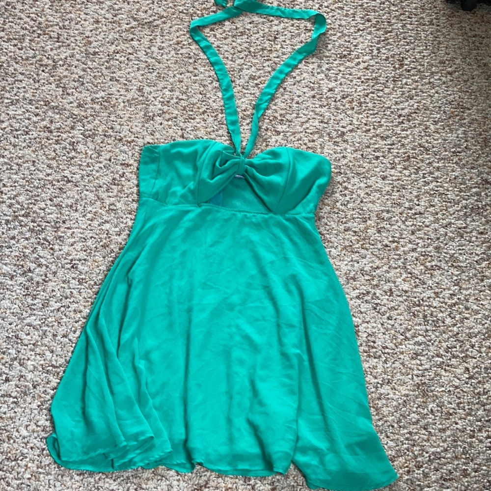 Adorable green dress with key hole detail